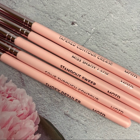 🌟 2 Day Sale🌟 MOTD Cosmetics, A Blush Blending Essential Eye Brush Set Of 5 - Picture 5 of 12